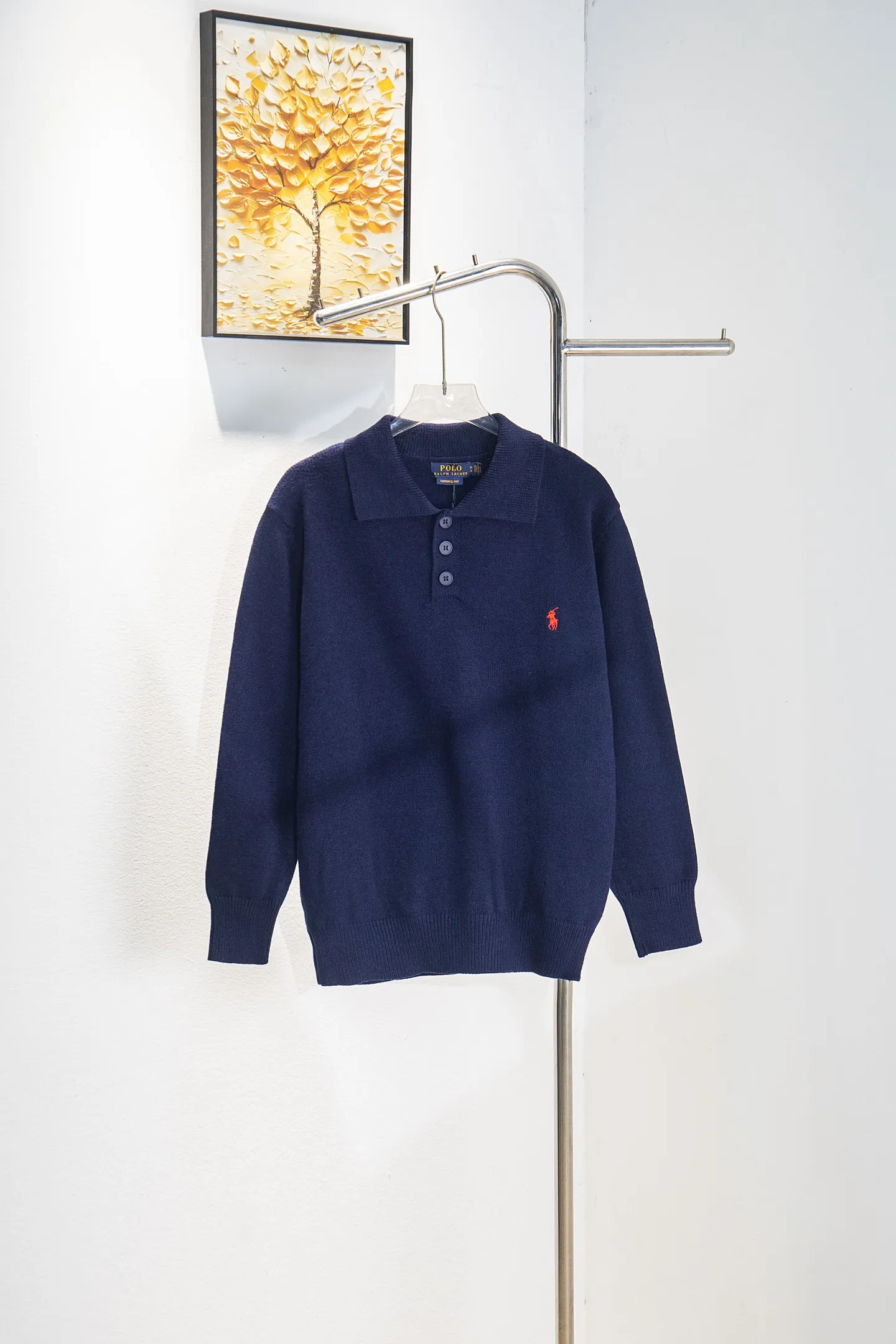 P230 Style number: Y258 Ralph Lauren POLO twist button open-chest sweater is a limited edition every year. There won’t be many styles in the store! Ralph Lauren men's half-button sweater. The shape is really nice. It can be worn alone or as a coat. It can be worn outside the inner layer. It is versatile and looks good. Tag, hanging grain, washable, packaging bag, full set of accessories. The appearance is quite high. The workmanship is super exquisite. Color: navy, gray, apricot, navy. Size: S M L XL
